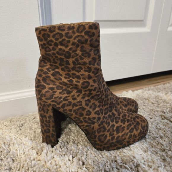 Leopard Print Block Heel Boots Women's Size 9 - Picture 4 of 7